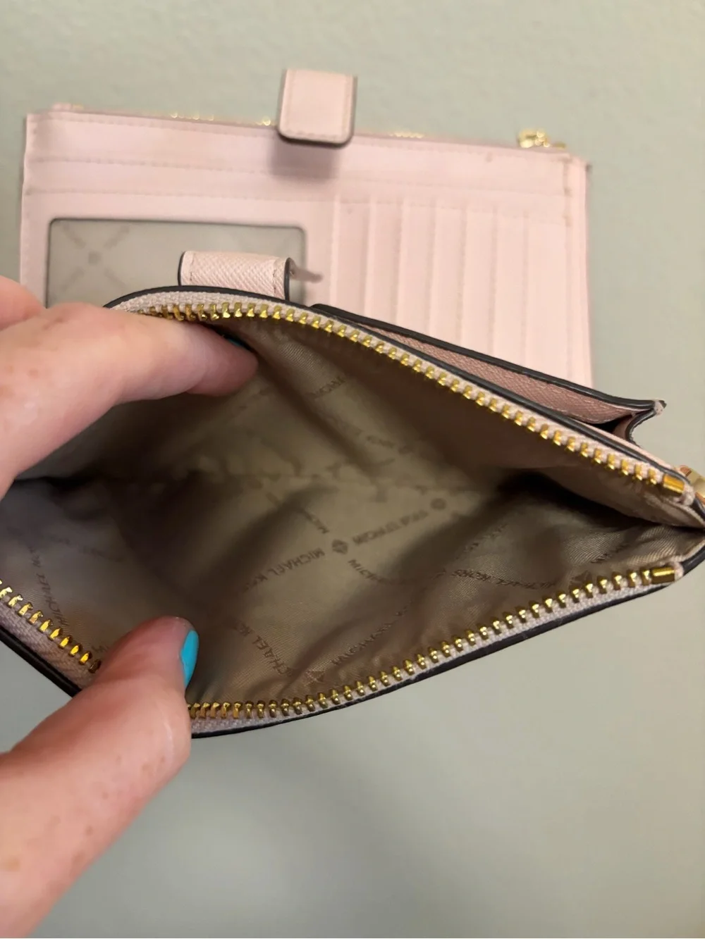 Michael Kors Jet Set Large Leather Wallet clutch‎ minimalist chic light pink